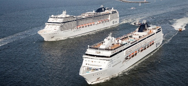 Havenregio Amsterdam: ontmoeting cruiseschepen voor zeesluis