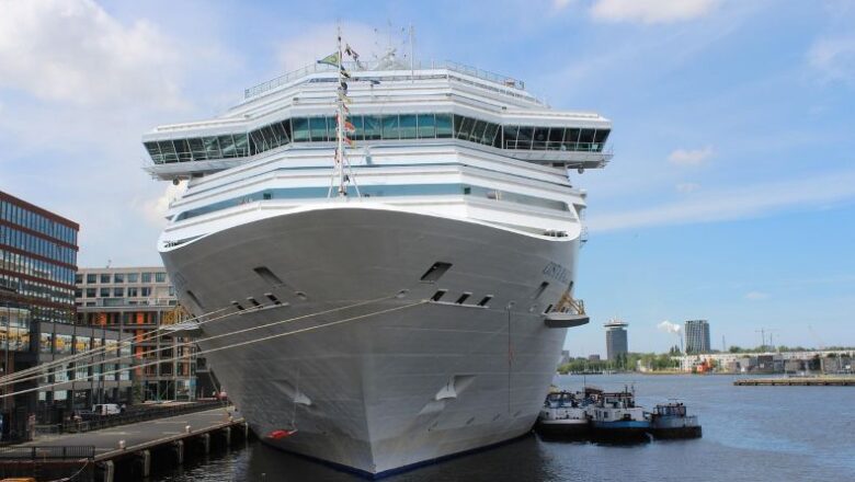 Amsterdam zet rem op rivier- en zeecruises
