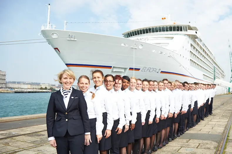 De bemanning van de MS Europa 2 van Hapag-Lloyd Cruises. © Hapag-Lloyd Kreuzfahrten GmbH