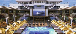 cruisen op de Costa Diadema: het zwembad met filmscherm