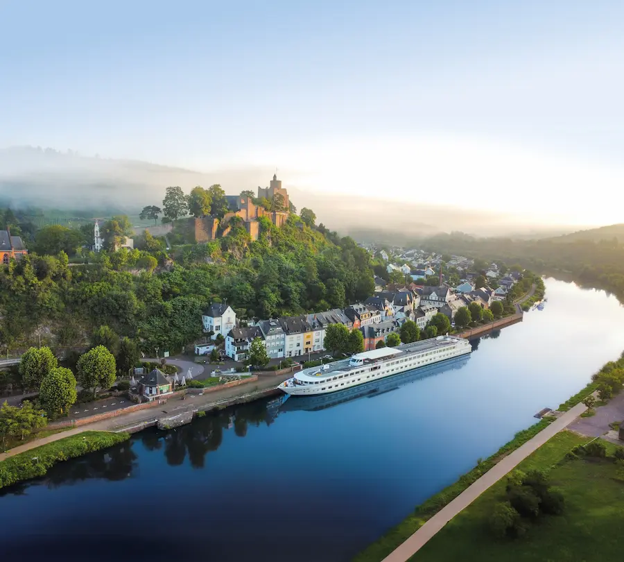 MS Leonardo da Vinci bij het kasteel van Sarrebourg © CroisiEurope / Michael Jung