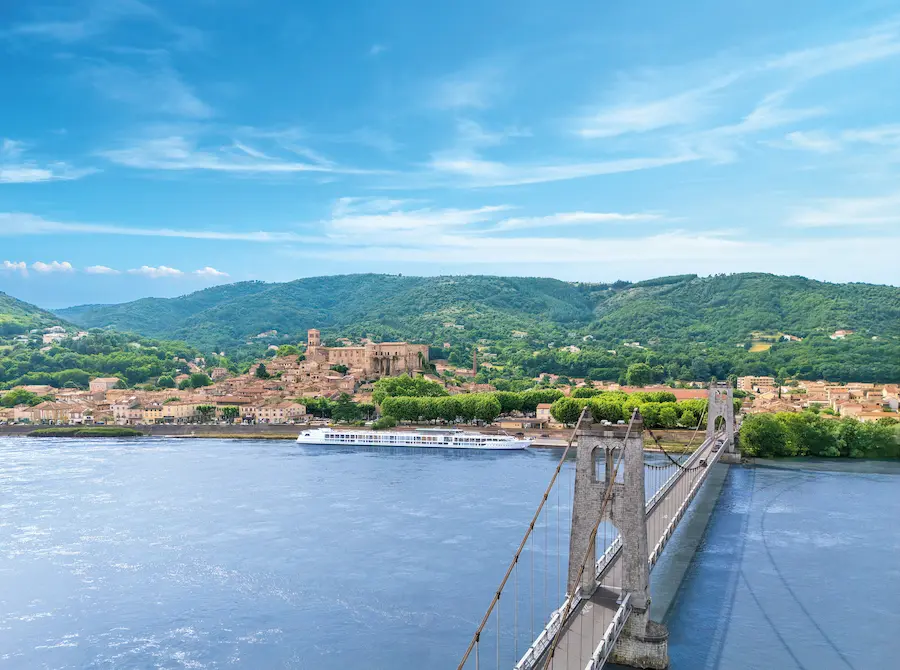 De riviercruiseschepen van CroisiEurope varen over verschillende Europese rivieren. De MS Camargue op de Rhone. © CroisiEurope / Alexandre Sattler