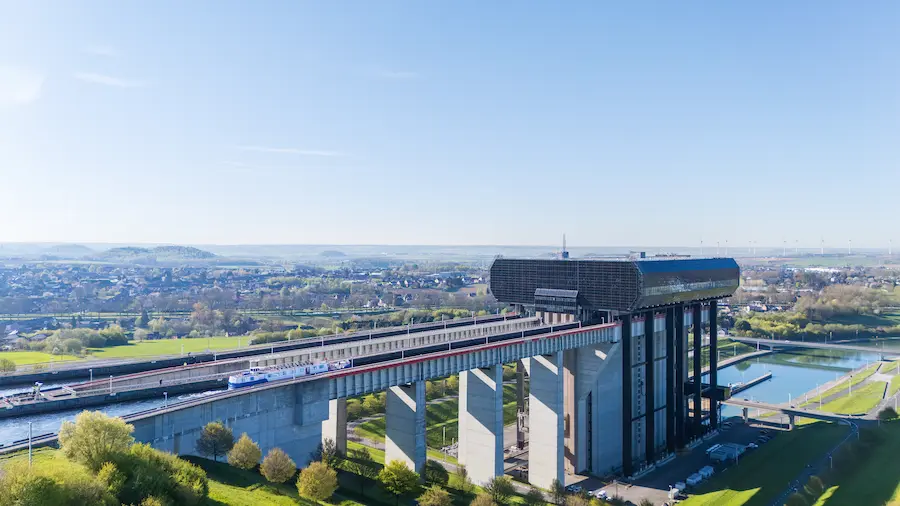 Maak een riviercruise door België en daal af met de scheepslift van Strepy-Thieu.© CroisiEurope / Alexandre Sattler
