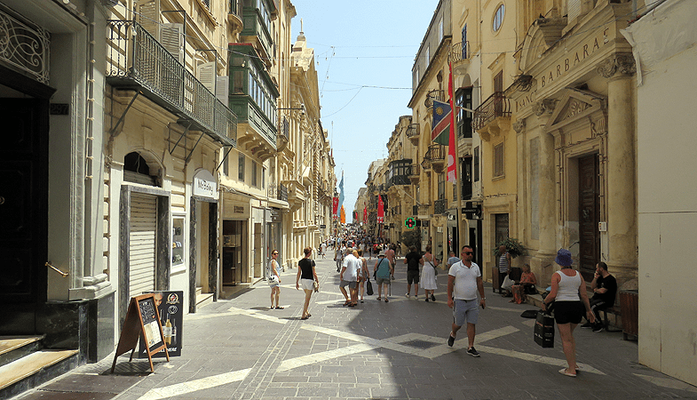 Republic Street is de gezellige hoofdstraat van Valletta. © Nico van Dijk / Decruisegids.nl
