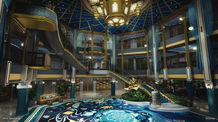 Het atrium of de Grand Hall op de Disney Treasure staat in het teken van het mysterieuze land Agrabah uit Aladdin. © Disney Cruise Line
