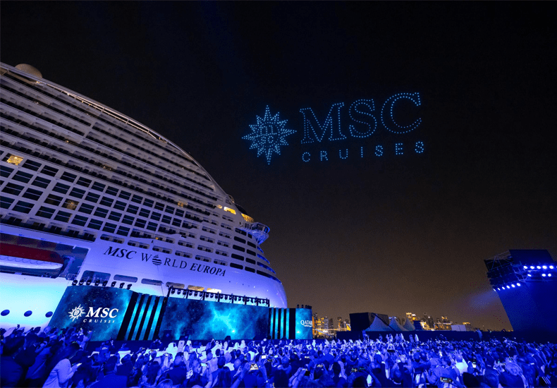 Droneshow bij de doop van de MSC World Europa in Doha, Qatar © Ivan Sarfatti / MSC Cruises
