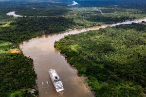 Tijdens de Amazone-cruise kom je op plaatsen waar geen enkele andere cruisemaatschappij komt. © Hapag Lloyd Cruises