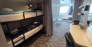Familiehut 7003 is geschikt voor maximaal 6 personen. © Nico van Dijk / Decruisegids.nl