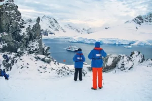 Tijdens een expeditiecruise naar Antarctica staan verschillende landingen met zodiacs gepland. © Hapag Lloyd Cruises