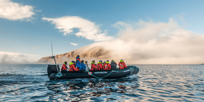 Tijdens een expeditiecruise van Hurtigruten kun je de mooiste plekken van Noorwegen ontdekken © Nordic
