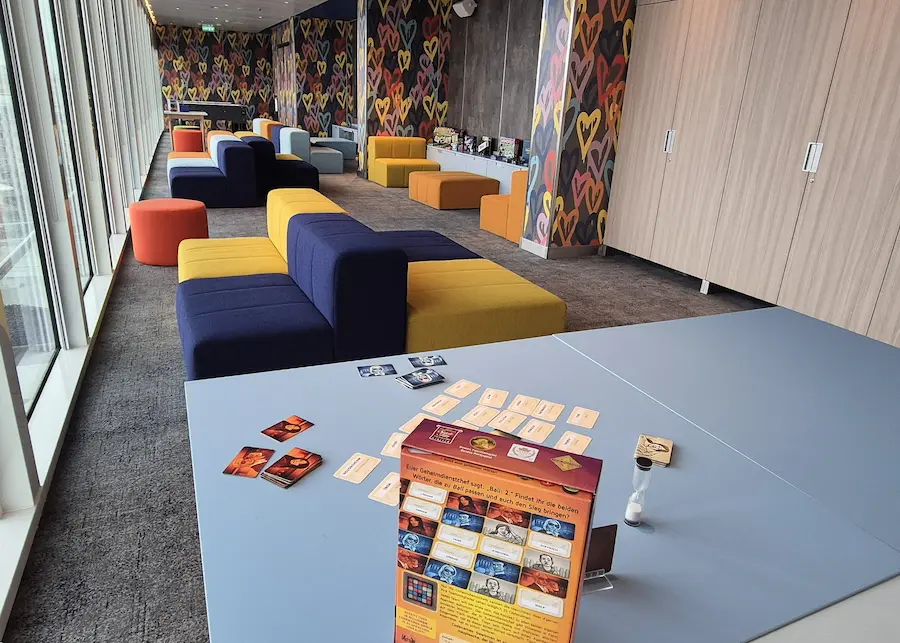 Kinderen kunnen op de Mein Schiff Relax kiezen uit veel speelgoed, bordspelletjes, tafelvoetbal en comnputergames. © Nico van Dijk / Decruisegids.nl