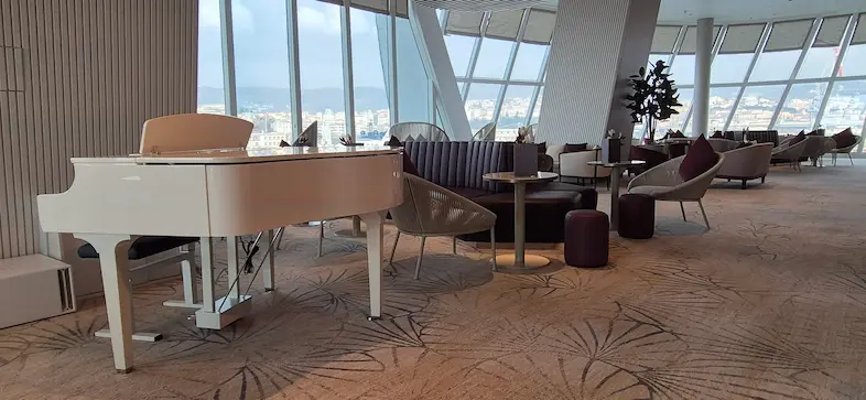 De X-Lounge op de Mein Schiff Relax is niet meer in gebruik als restaurant, maar je kunt er nog wel wat drinken en ontspannen. © Nico van Dijk / Decruisegids.nl