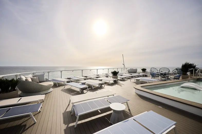 Het X-Sundeck is exclusief gereserveerd voor suite-gasten. © TUI Cruises / Mein Schiff