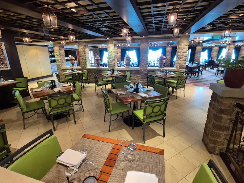 Het Italiaanse restaurant La Cucina is een van de 8 specialiteitenrestaurants op de Norwegian Getaway. © Nico van Dijk / Decruisegids.nl