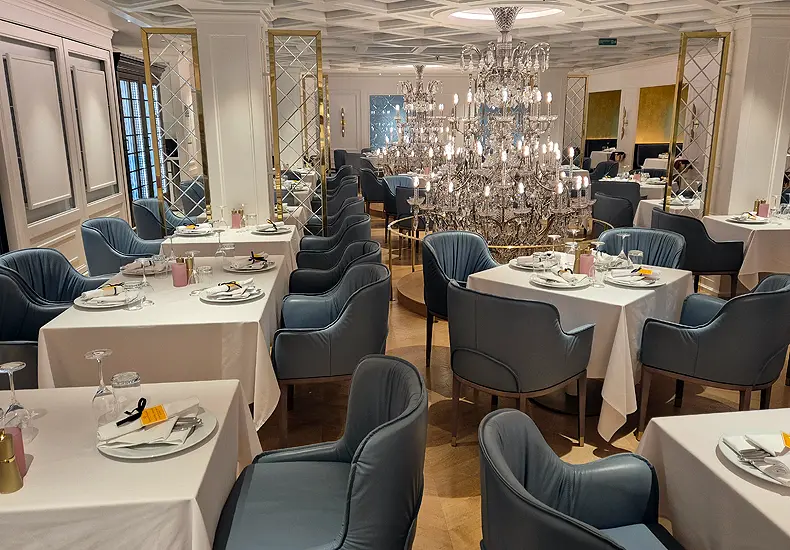 Het Franse speciakiteitenrestaurant Le Bistro. © Nico van Dijk / Decruisegids.nl