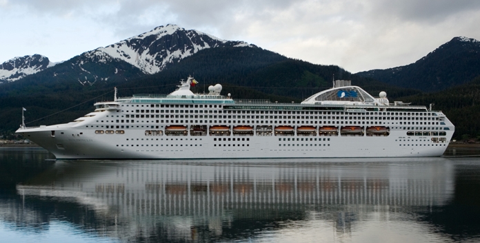 De Sun Princess, nog voor de renovatie, in Alaska © Princess Cruises.