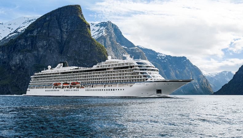 Alle zeecruiseschepen van Viking Cruises, zoals hier de Viking Star bij het Noorse Flam, zijn identiek. © Viking Cruises