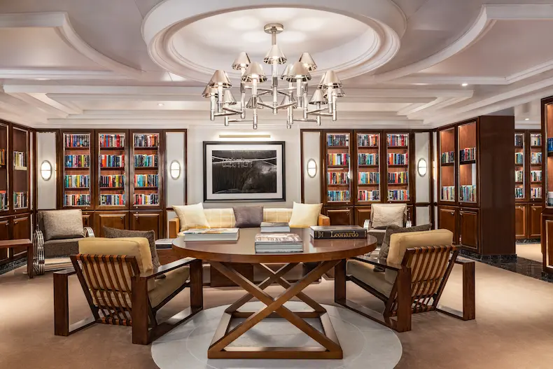 De nieuwe bibliotheek is een echte blikvanger geworden. © Oceania Cruises